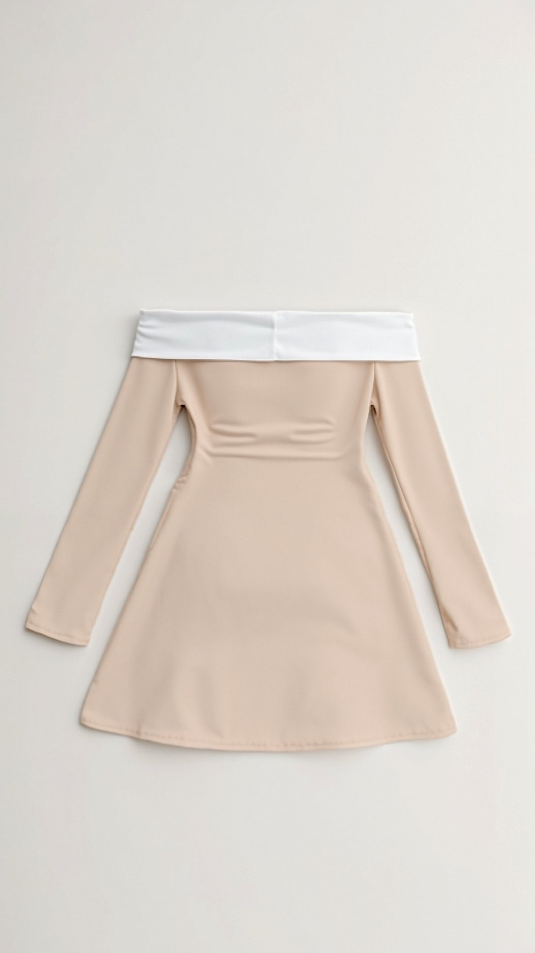 Vit Off-Shoulder Mini Klänning Dam Polyester med Trumpetärmar 2