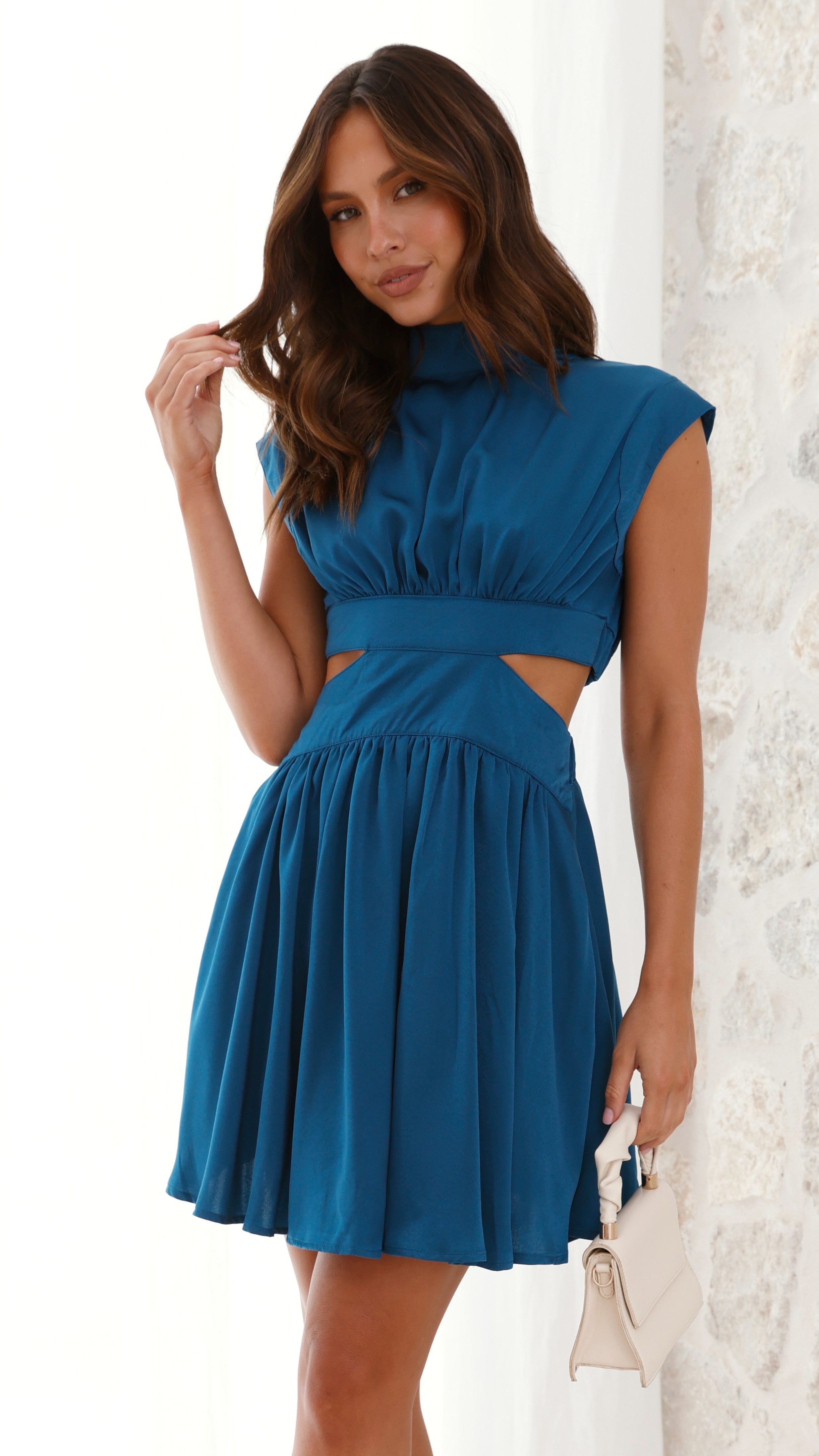 Kvinnors Mini Klänning Polyester Hög Krage Ärmlös Cut-Out Detalj 3