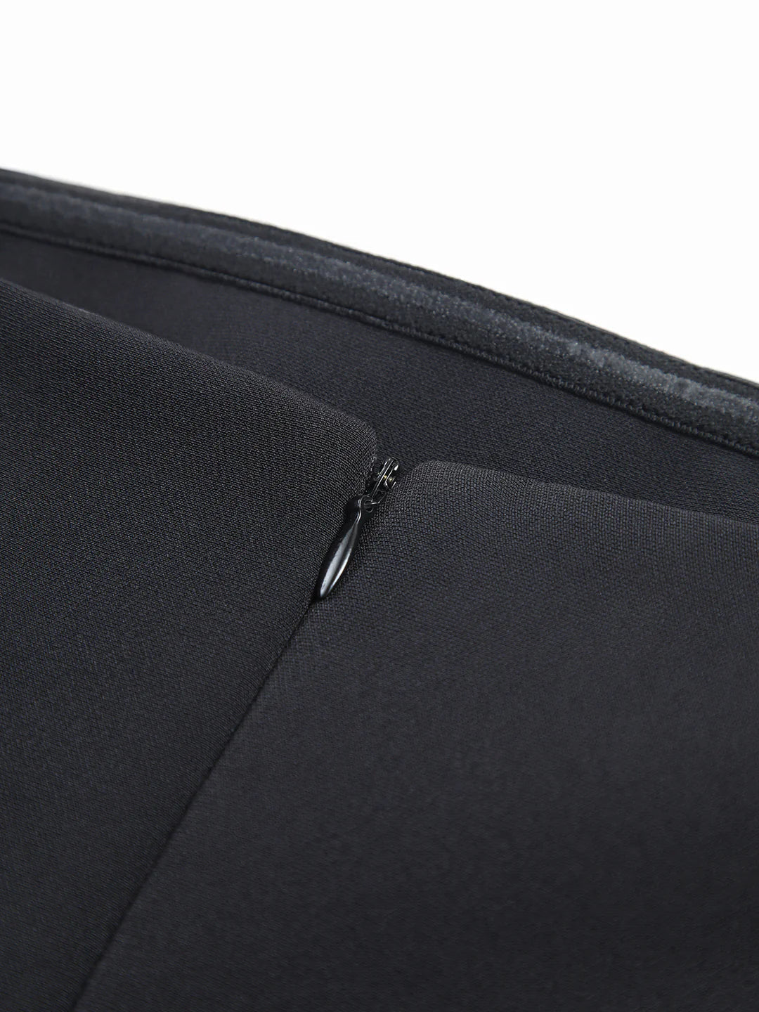 Svart Miniklänning med Bodycon Passform – Strapless Design i Medium-Vikt Tyg med Stretch 5