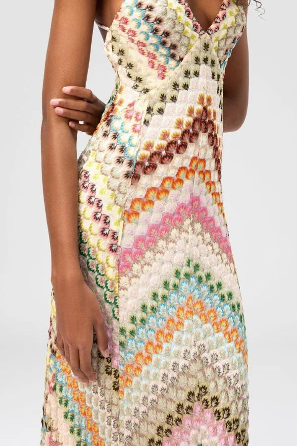 Summer Dam Maxi Klänning Öppen Rygg Färgglad Herringbone Stickad Tyg
